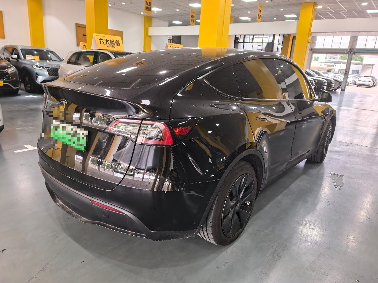 Tesla Model Y 2024 #8 Tesla Model Y 2024 car image #8