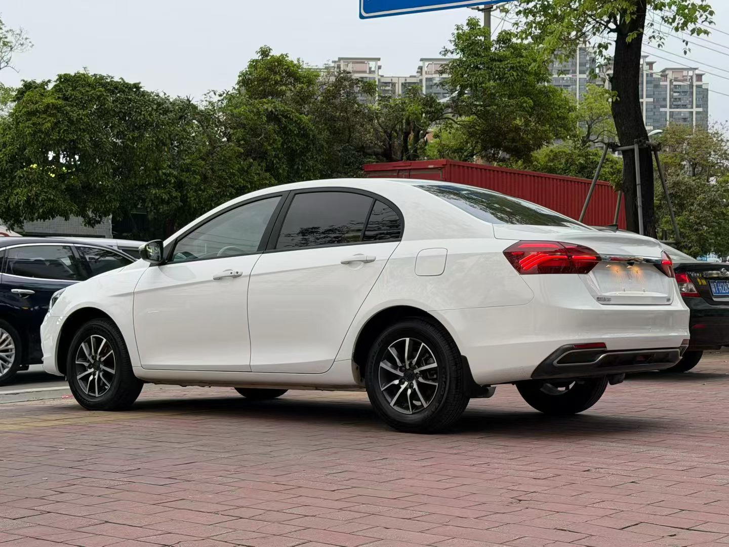 GEELY Emgrand 2019 car image #6