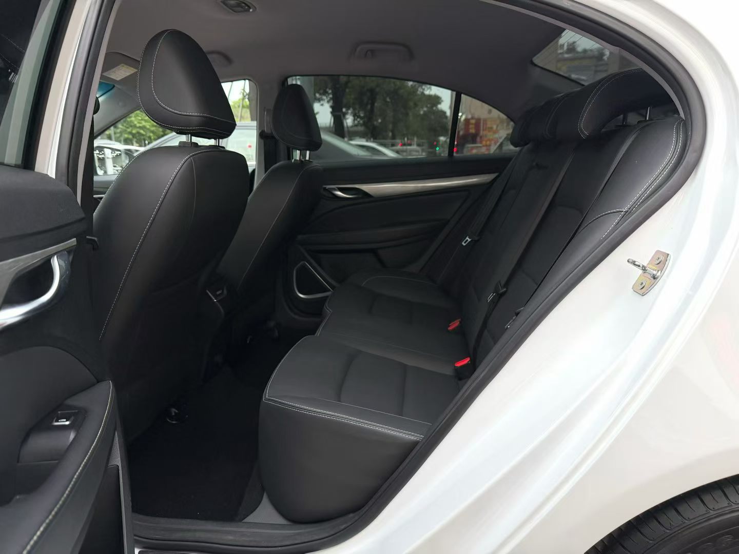 GEELY Emgrand 2019 car image #9