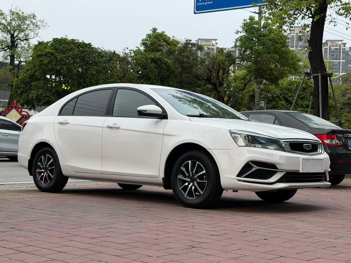 GEELY Emgrand 2019 car image #5