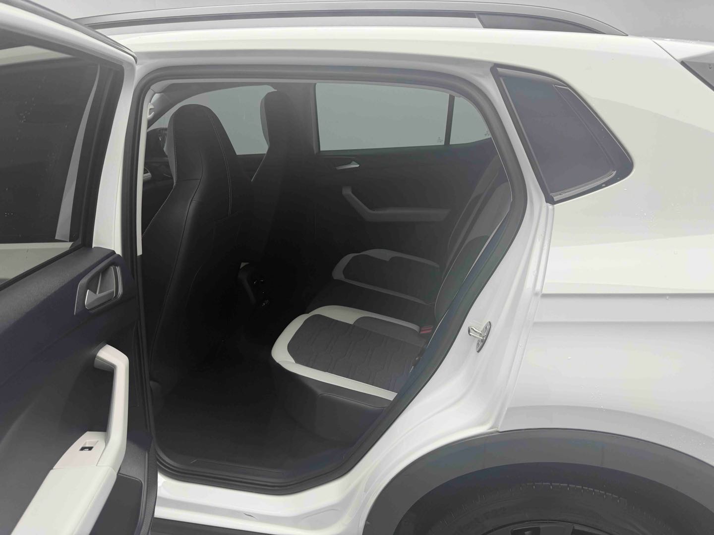 Volkswagen Tharu 2025 car image #7