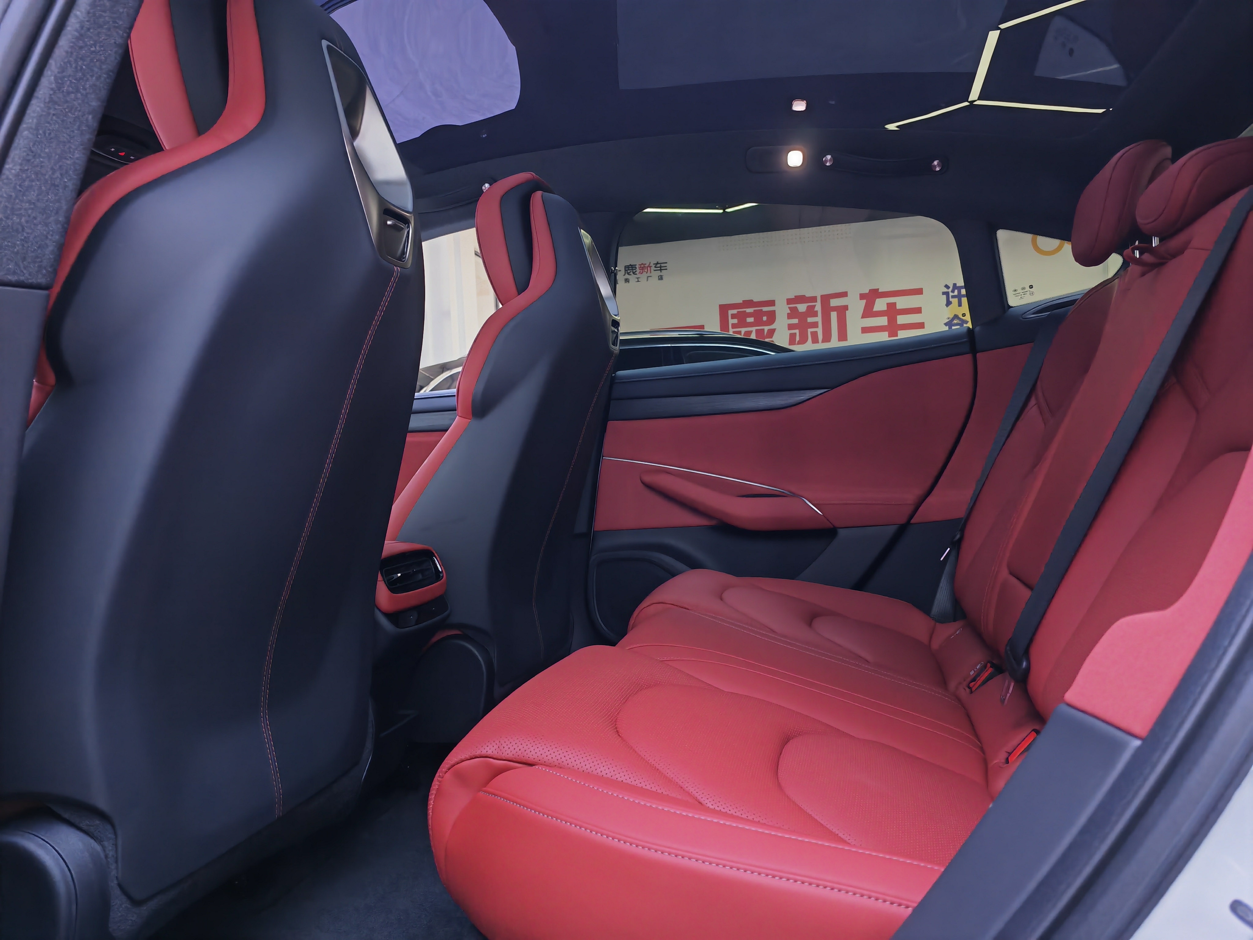 MI SU7 2025 immagine di auto #5