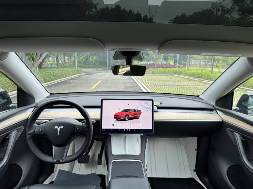 Tesla Model Y 2023 car image #7