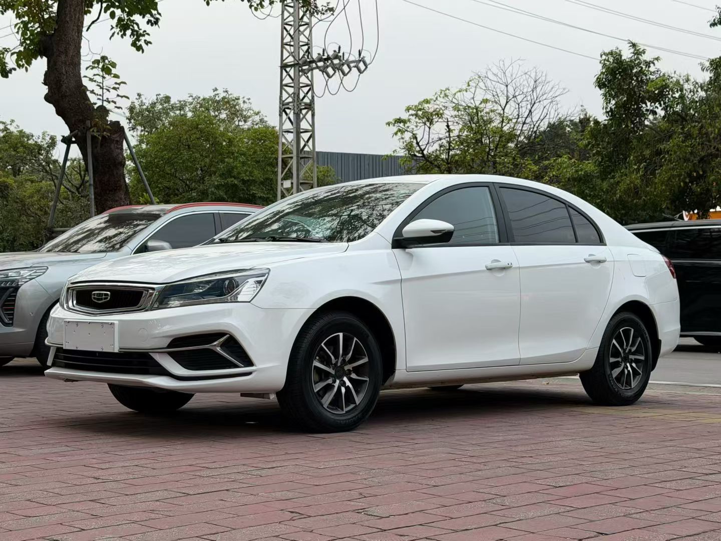 GEELY Emgrand 2019 car image #2