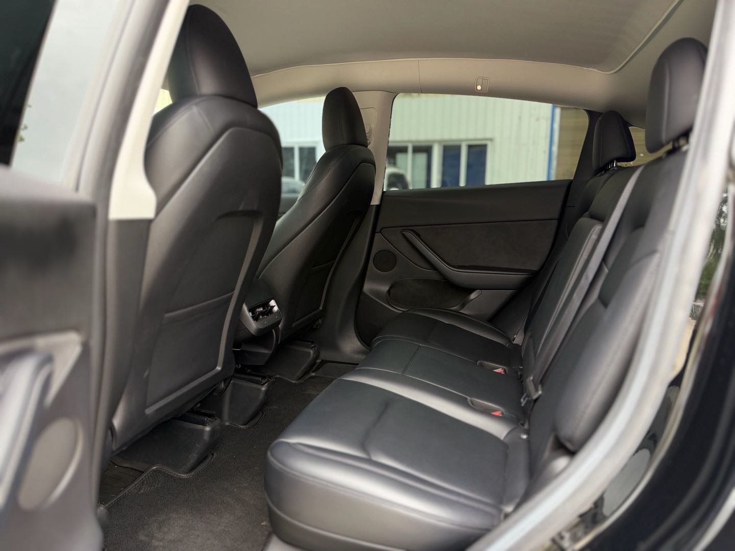 Tesla Model Y 2023 #10 Tesla Model Y 2023 car image #10