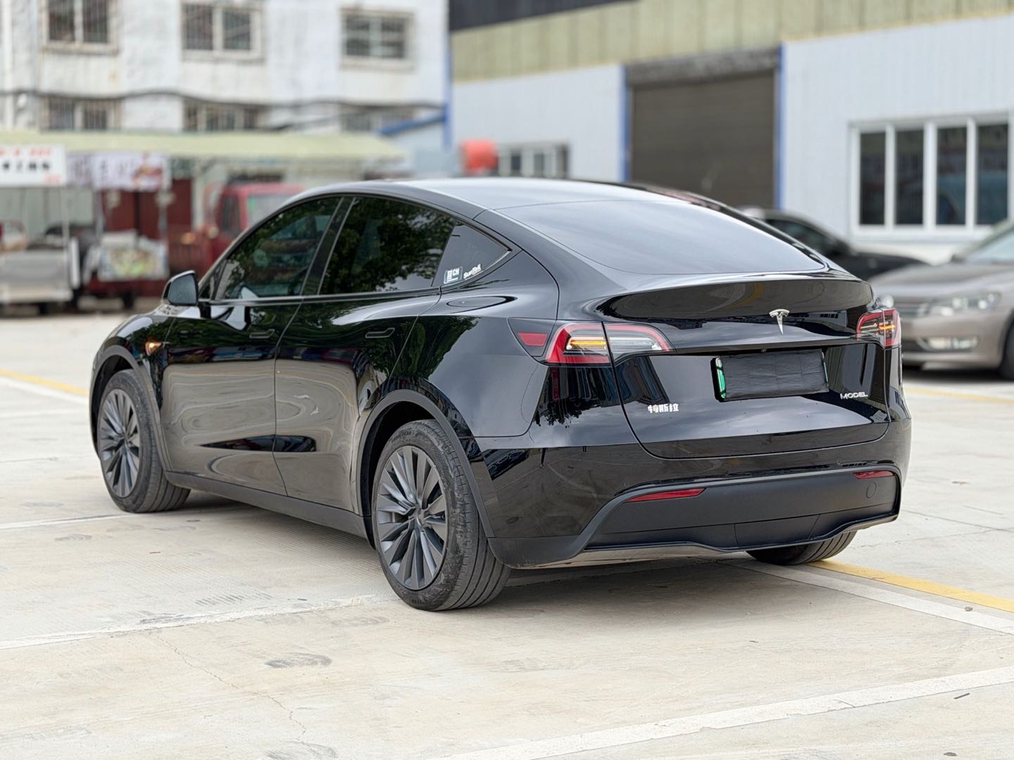 Tesla Model Y 2023 #6 Tesla Model Y 2023 car image #6