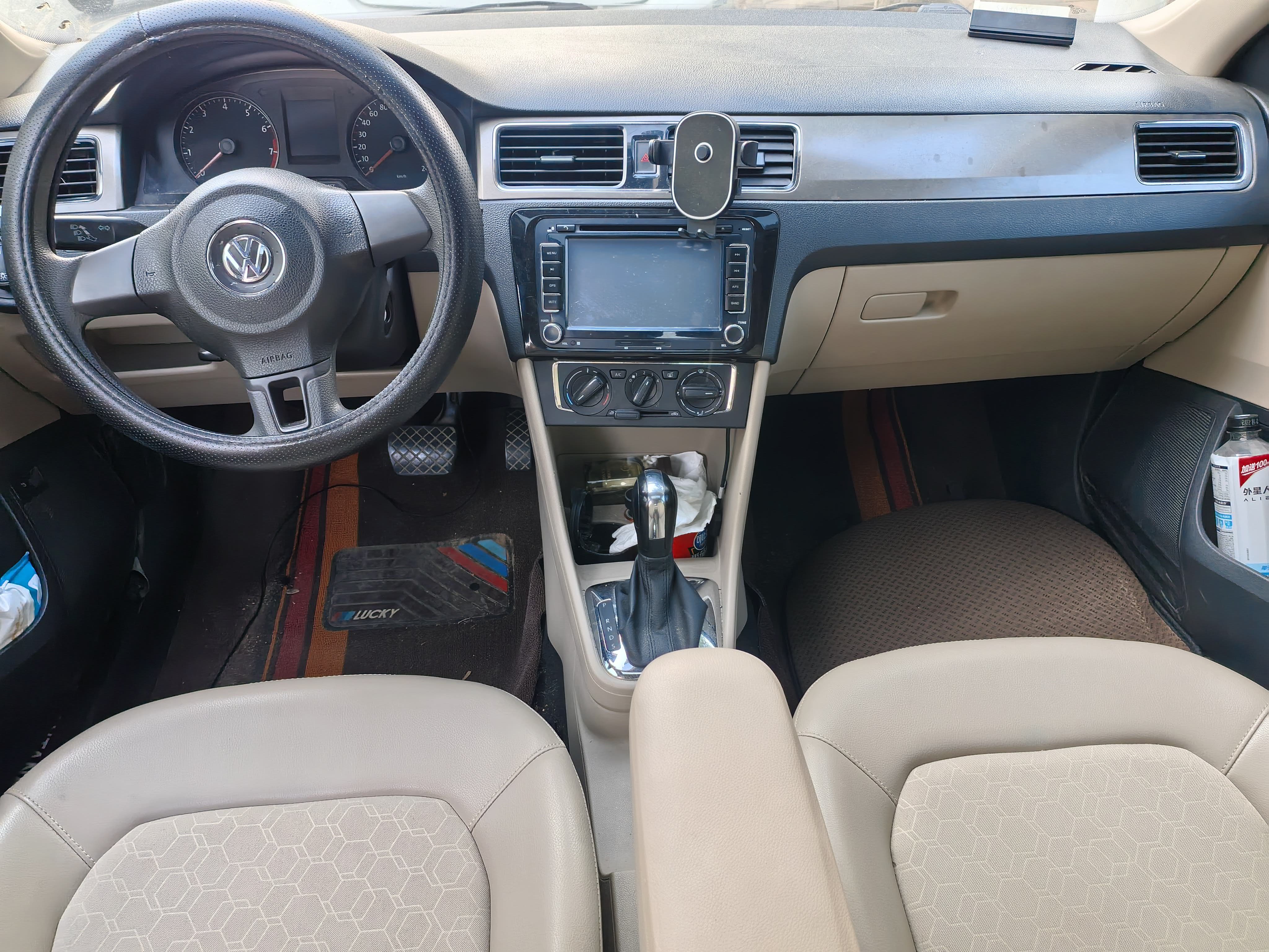 Volkswagen Santana 2014 car image #9