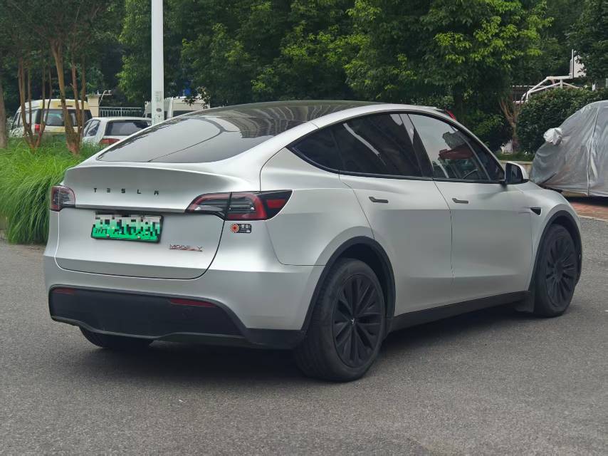 Tesla Model Y 2024 #7 Tesla Model Y 2024 car image #7