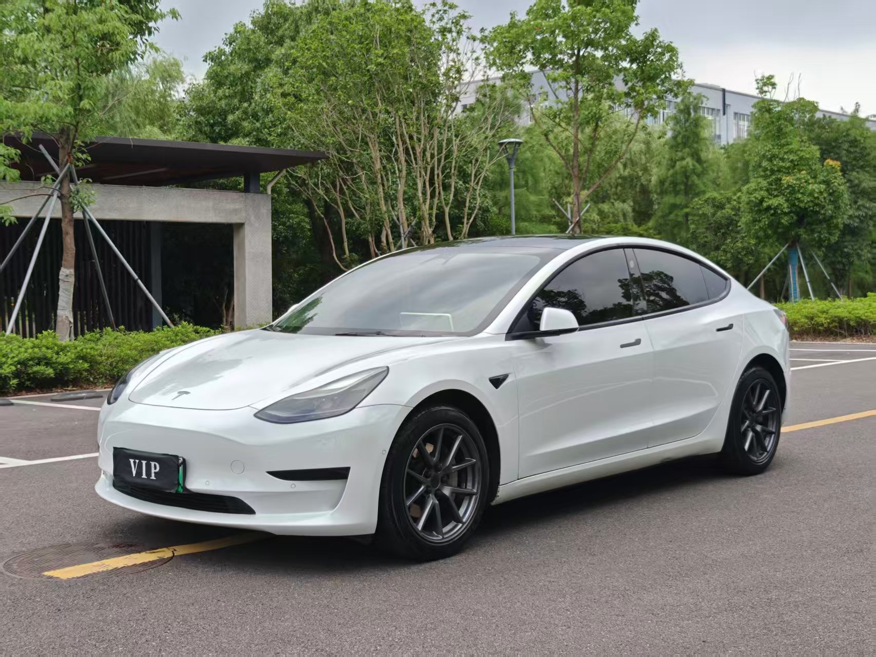 Tesla Model 3 2022 car image #2
