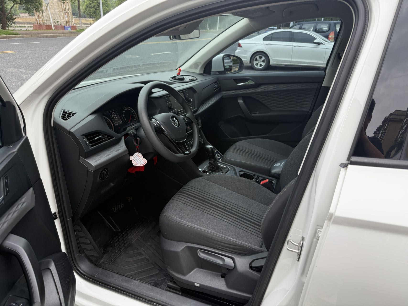 Volkswagen Tharu 2020 car image #6