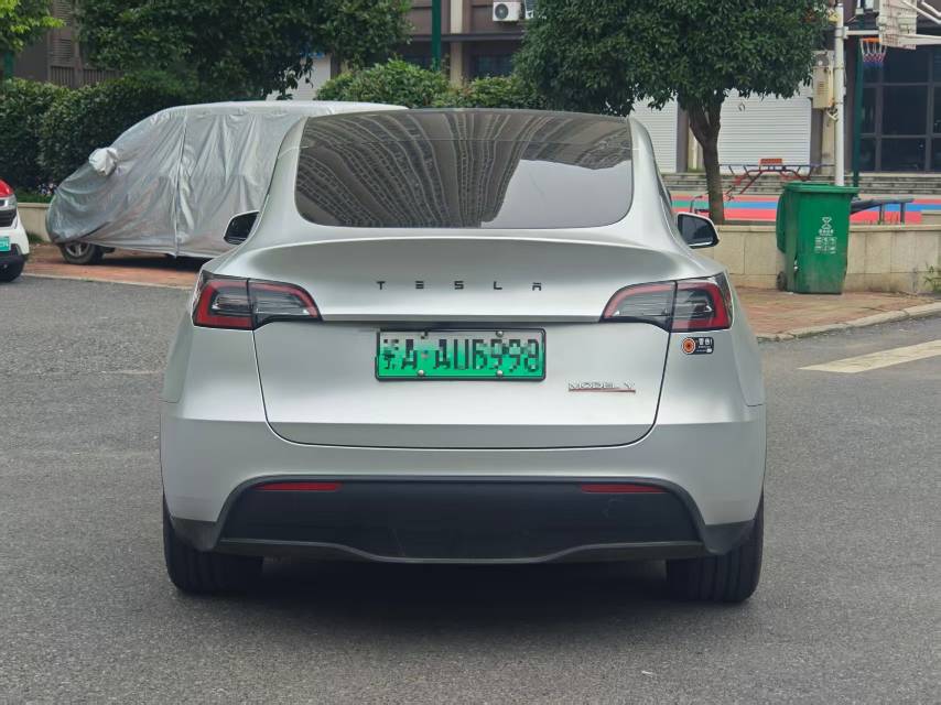 Tesla Model Y 2024 #6 Tesla Model Y 2024 car image #6