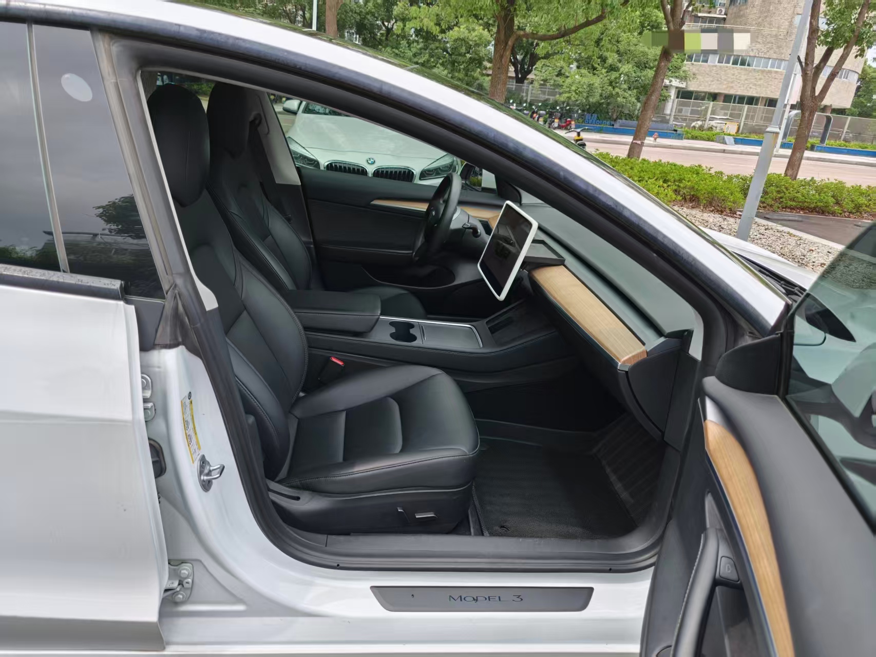 Tesla Model 3 2022 car image #13