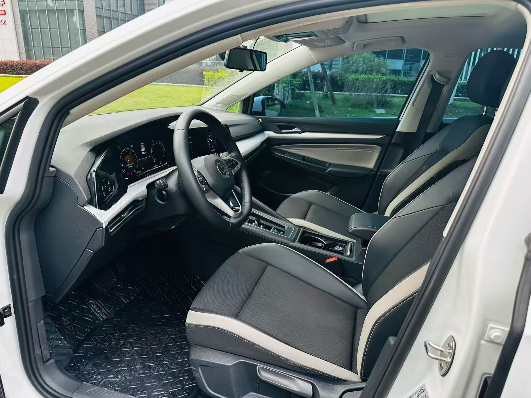 Volkswagen Golf 2022 car image #5