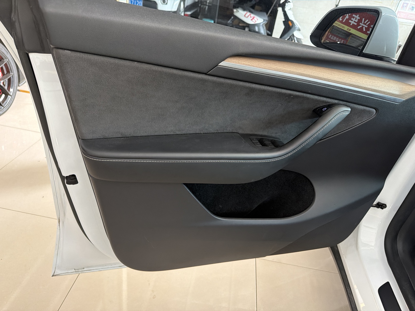 Tesla Model Y 2023 car image #6