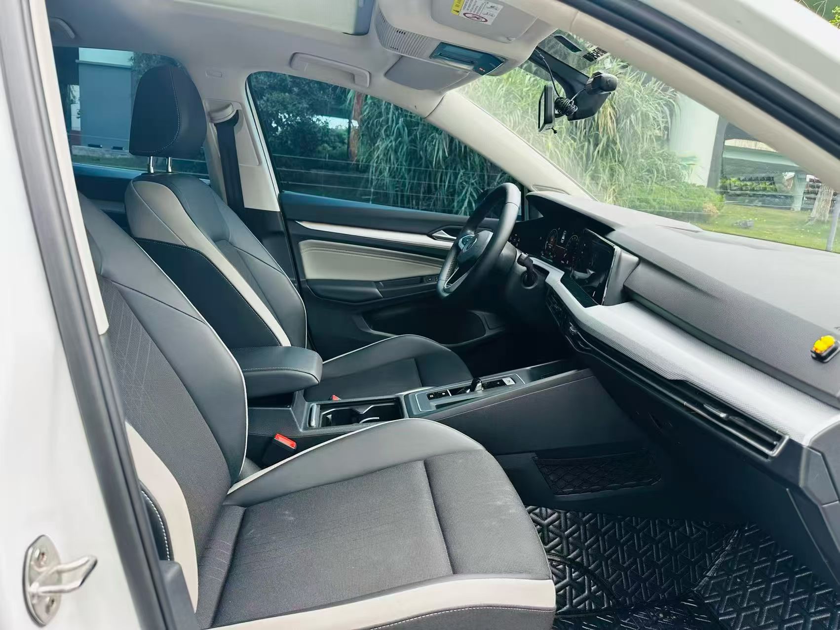 Volkswagen Golf 2022 car image #6