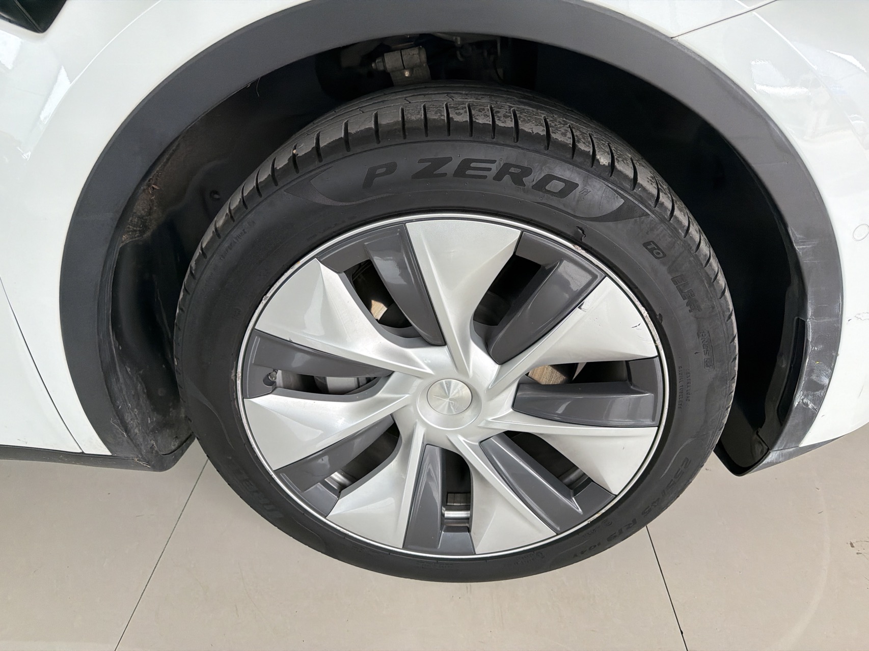 Tesla Model Y 2023 car image #19