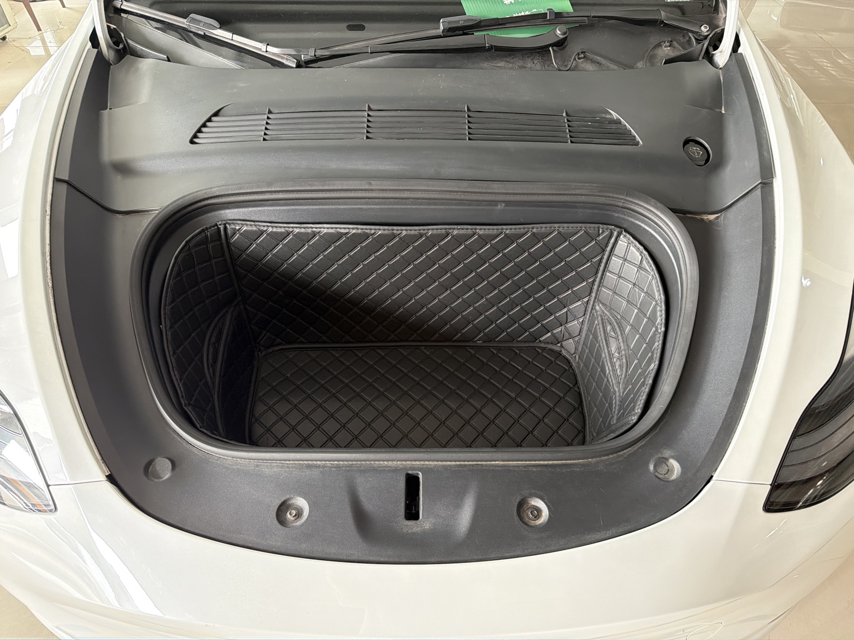 Tesla Model Y 2023 car image #16
