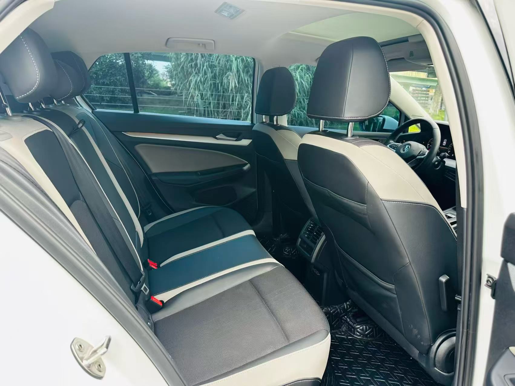Volkswagen Golf 2022 car image #7