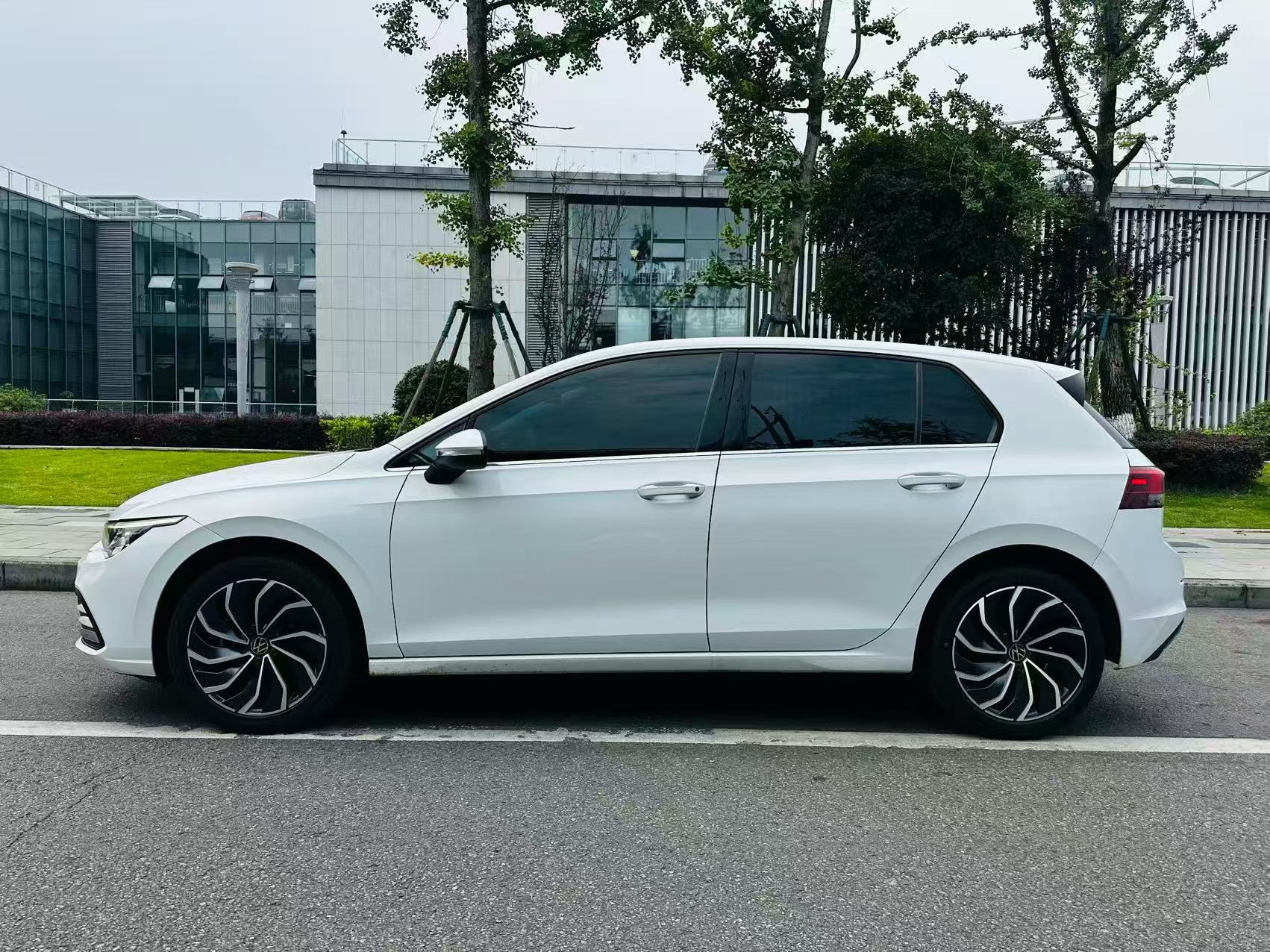 Volkswagen Golf 2022 car image #9