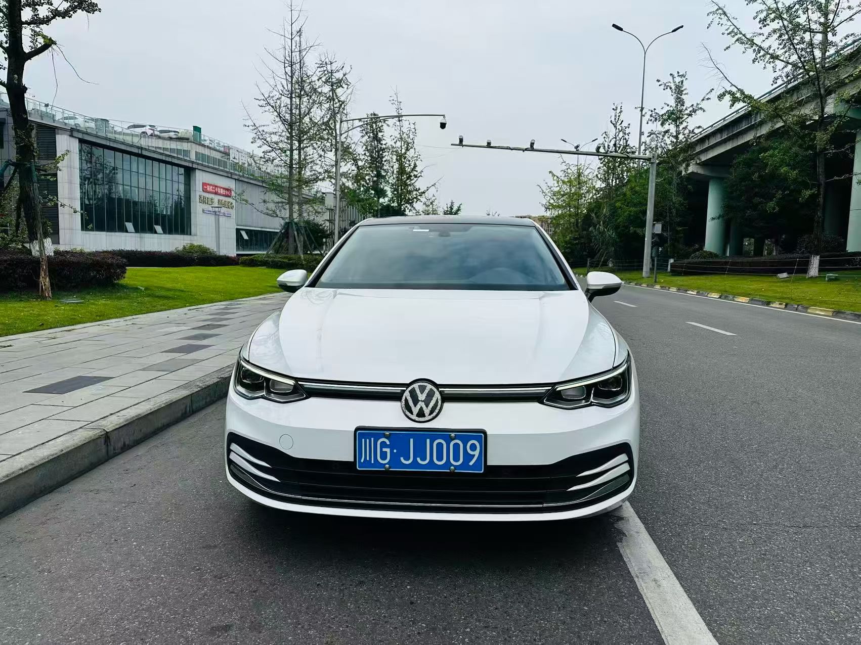 Volkswagen Golf 2022 car image #4