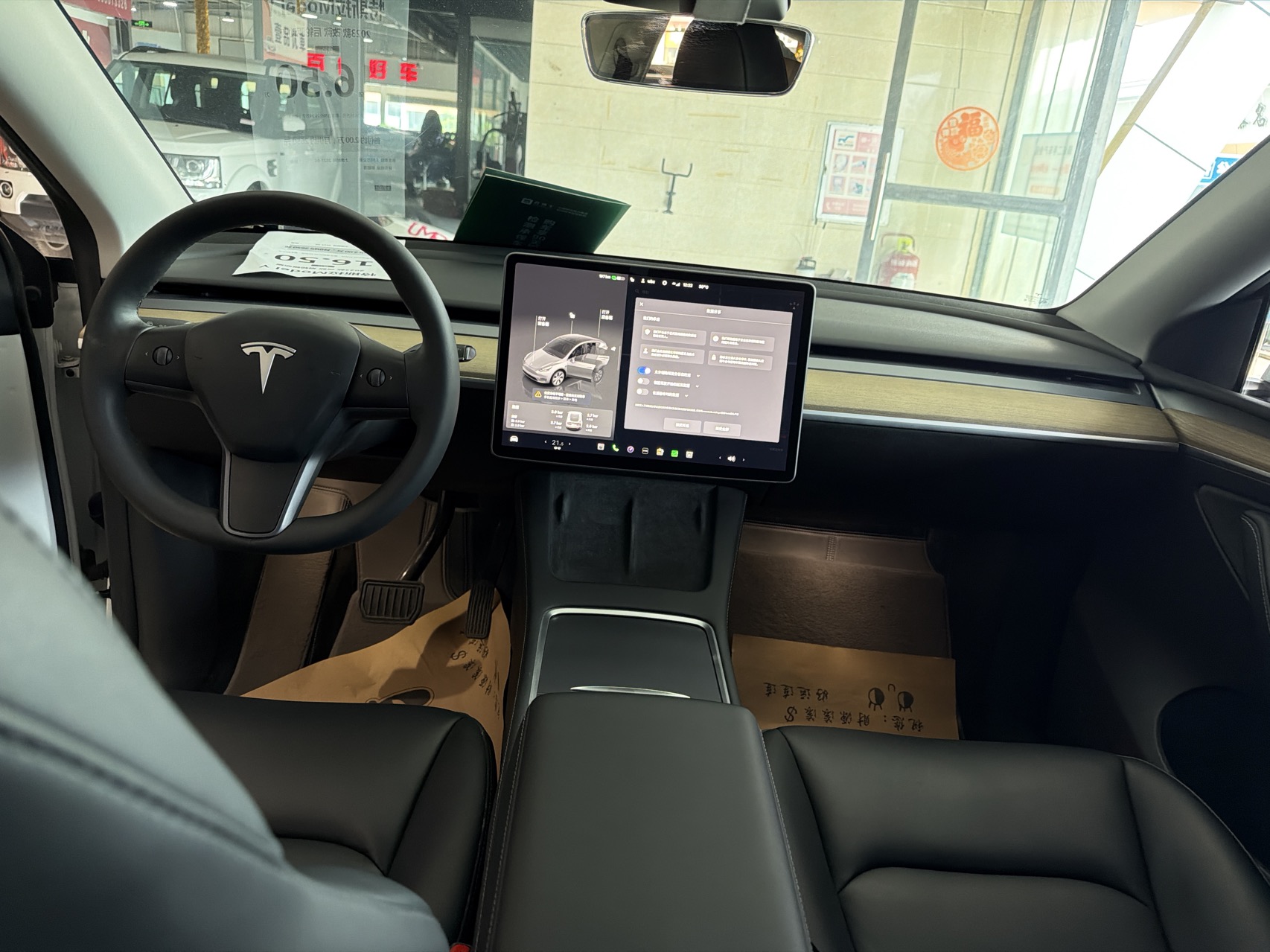 Tesla Model Y 2023 car image #3