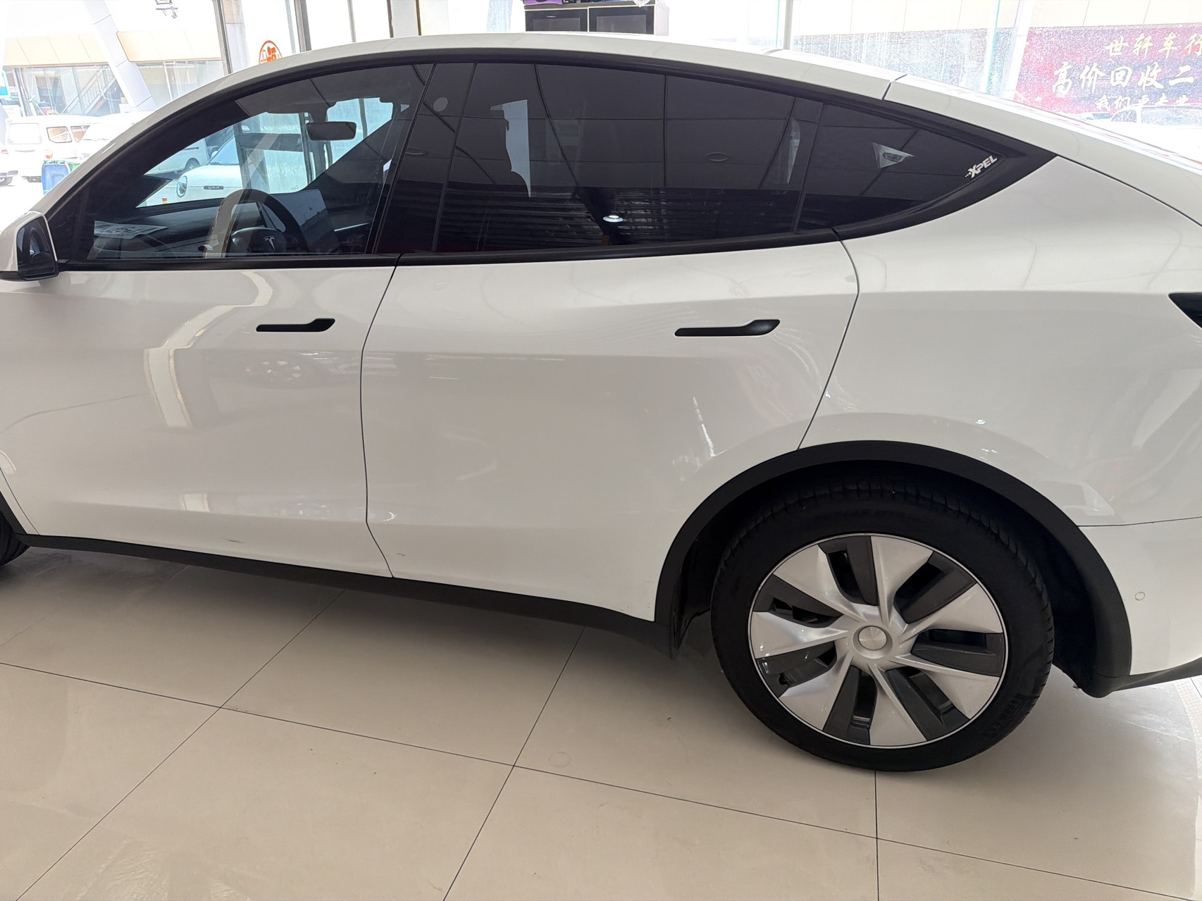 Tesla Model Y 2023 car image #8