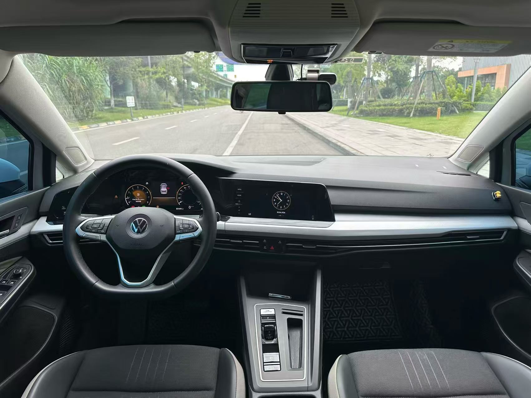 Volkswagen Golf 2022 car image #8
