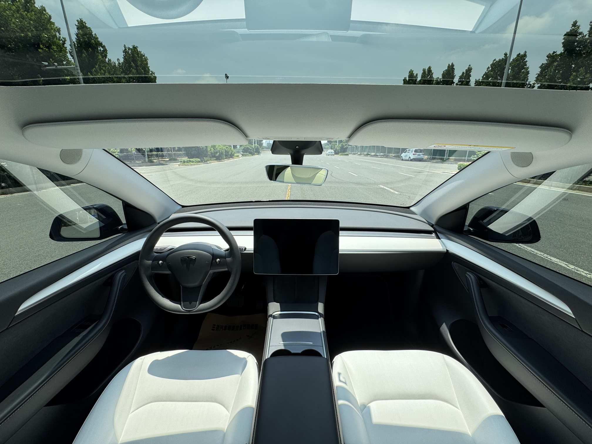 Tesla Model Y 2023 #6 Tesla Model Y 2023 car image #6