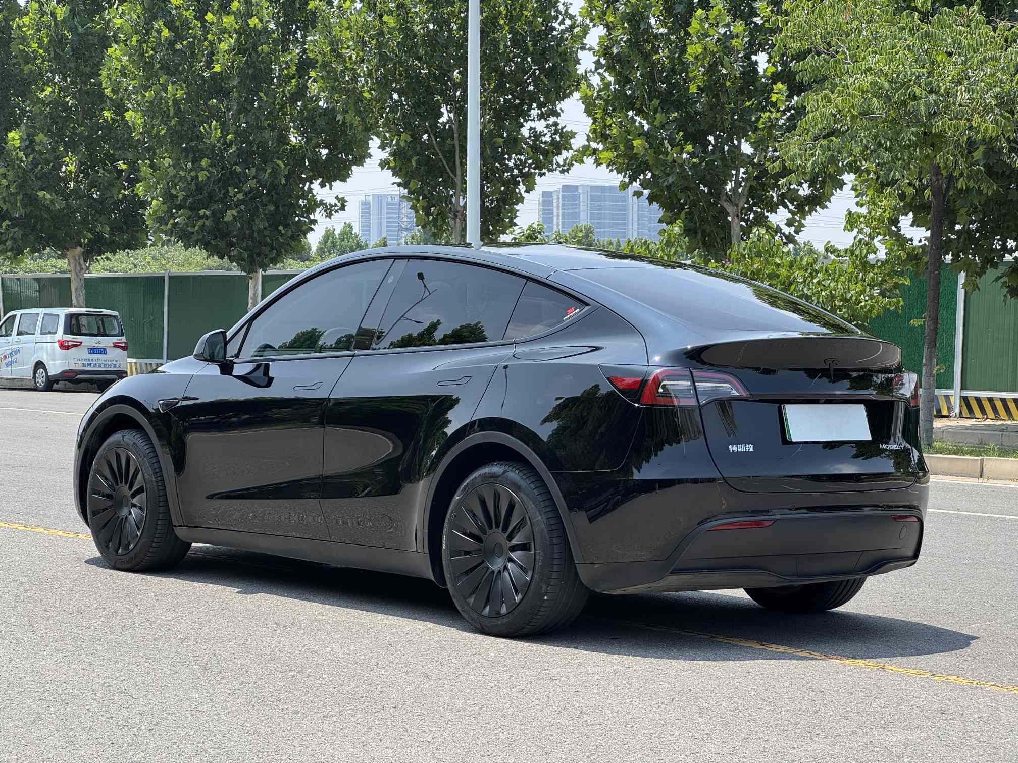 Tesla Model Y 2023 #9 Tesla Model Y 2023 car image #9
