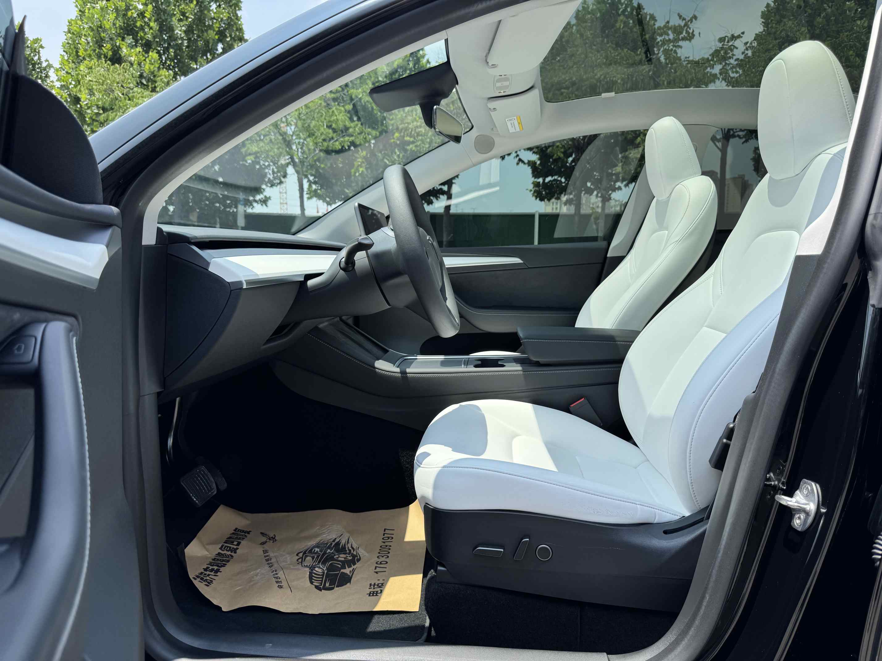 Tesla Model Y 2023 #8 Tesla Model Y 2023 car image #8