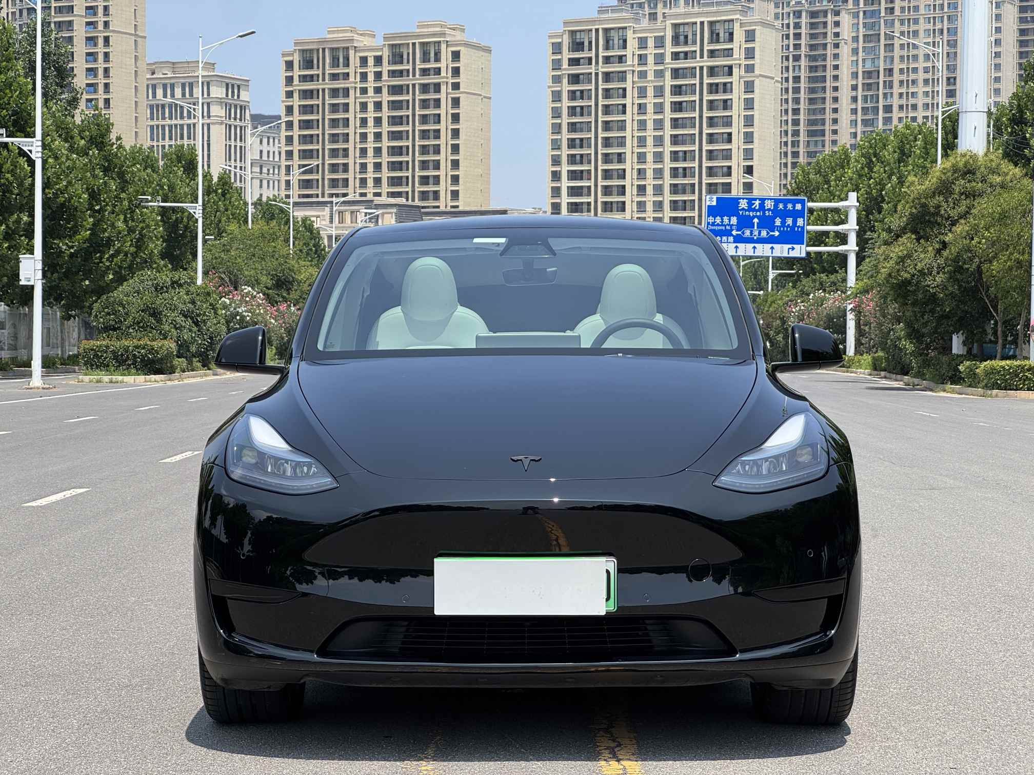 Tesla Model Y 2023 #4 Tesla Model Y 2023 car image #4