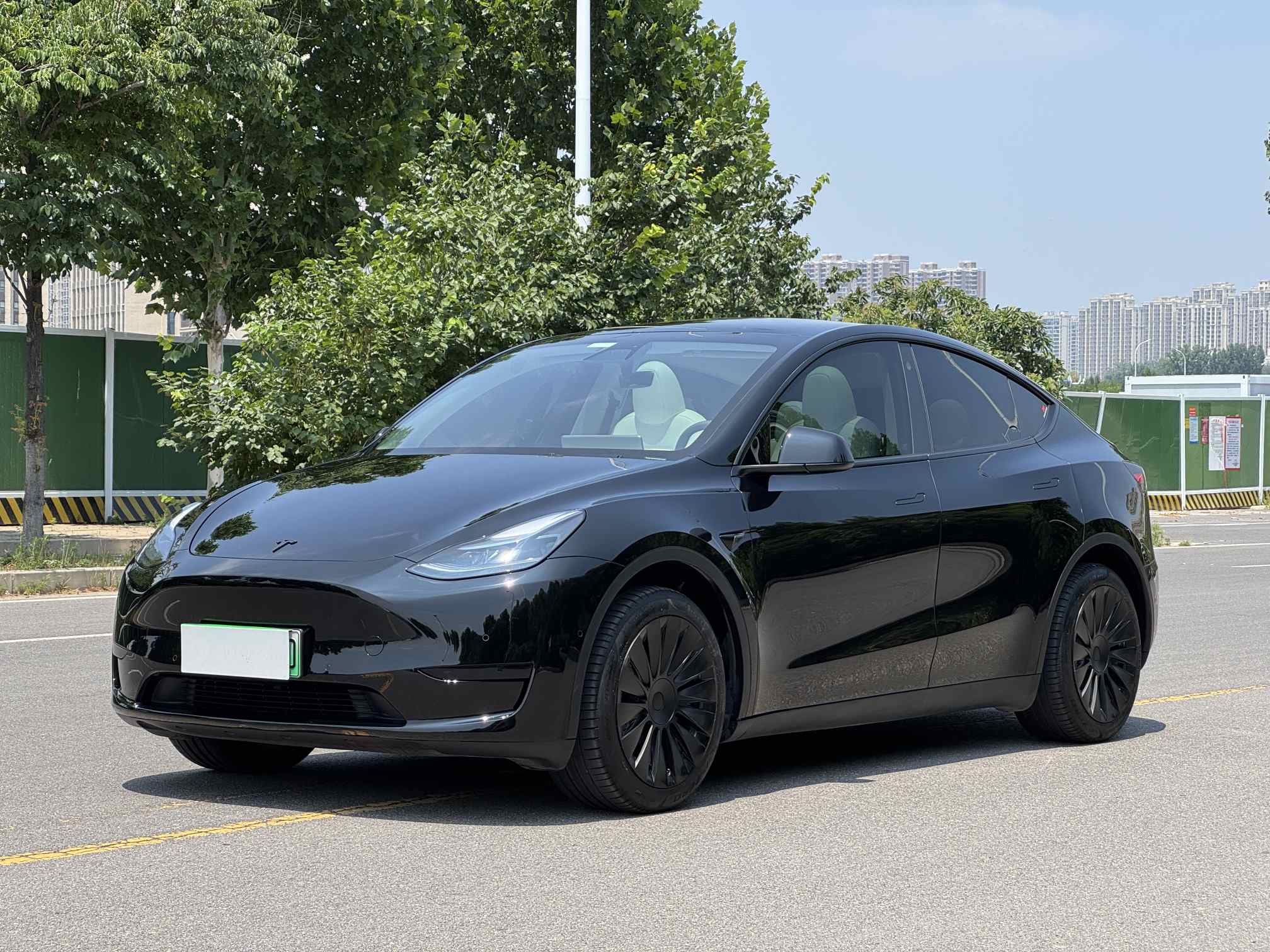 Tesla Model Y 2023 #2 Tesla Model Y 2023 car image #2