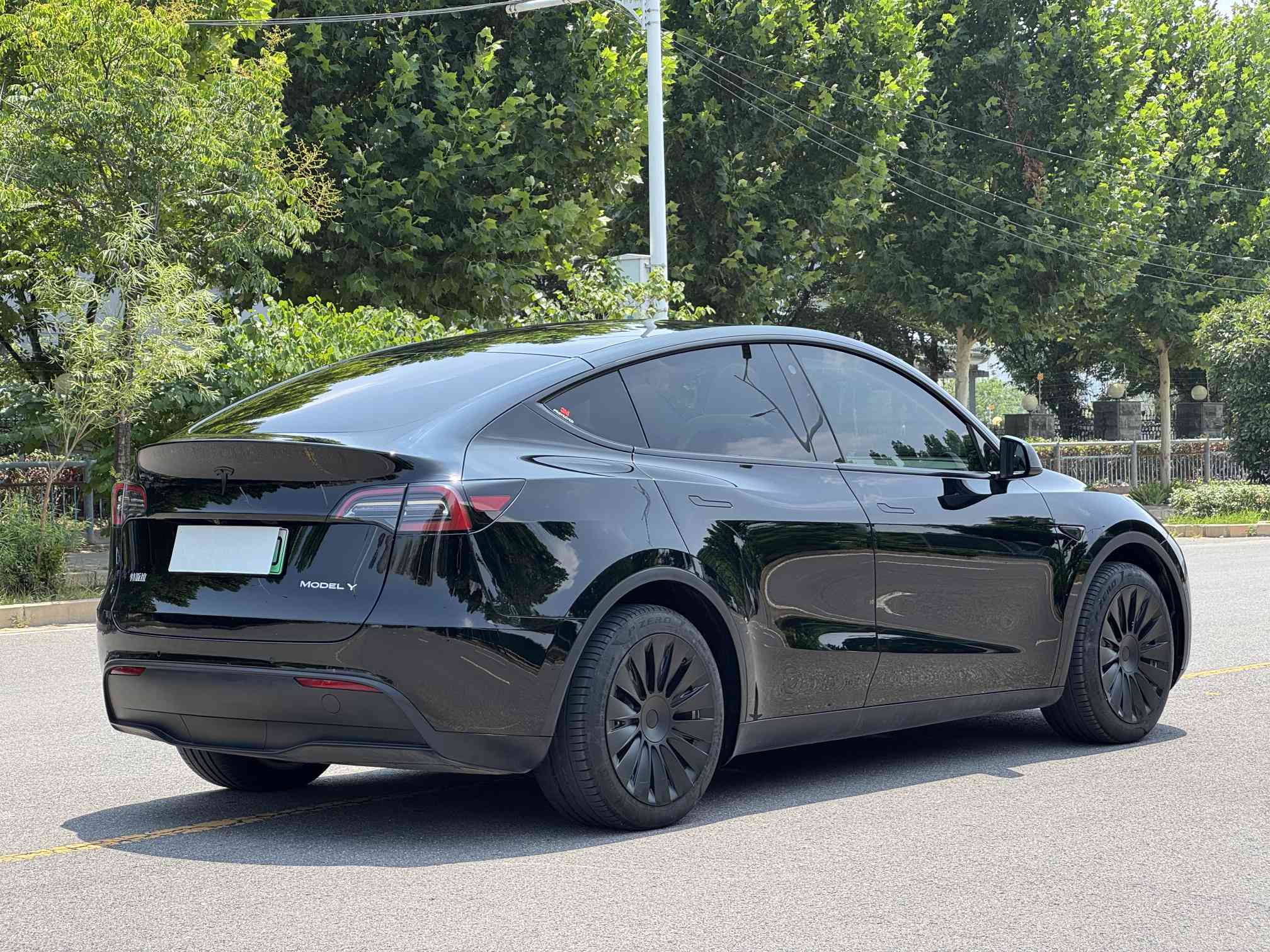 Tesla Model Y 2023 #11 Tesla Model Y 2023 car image #11