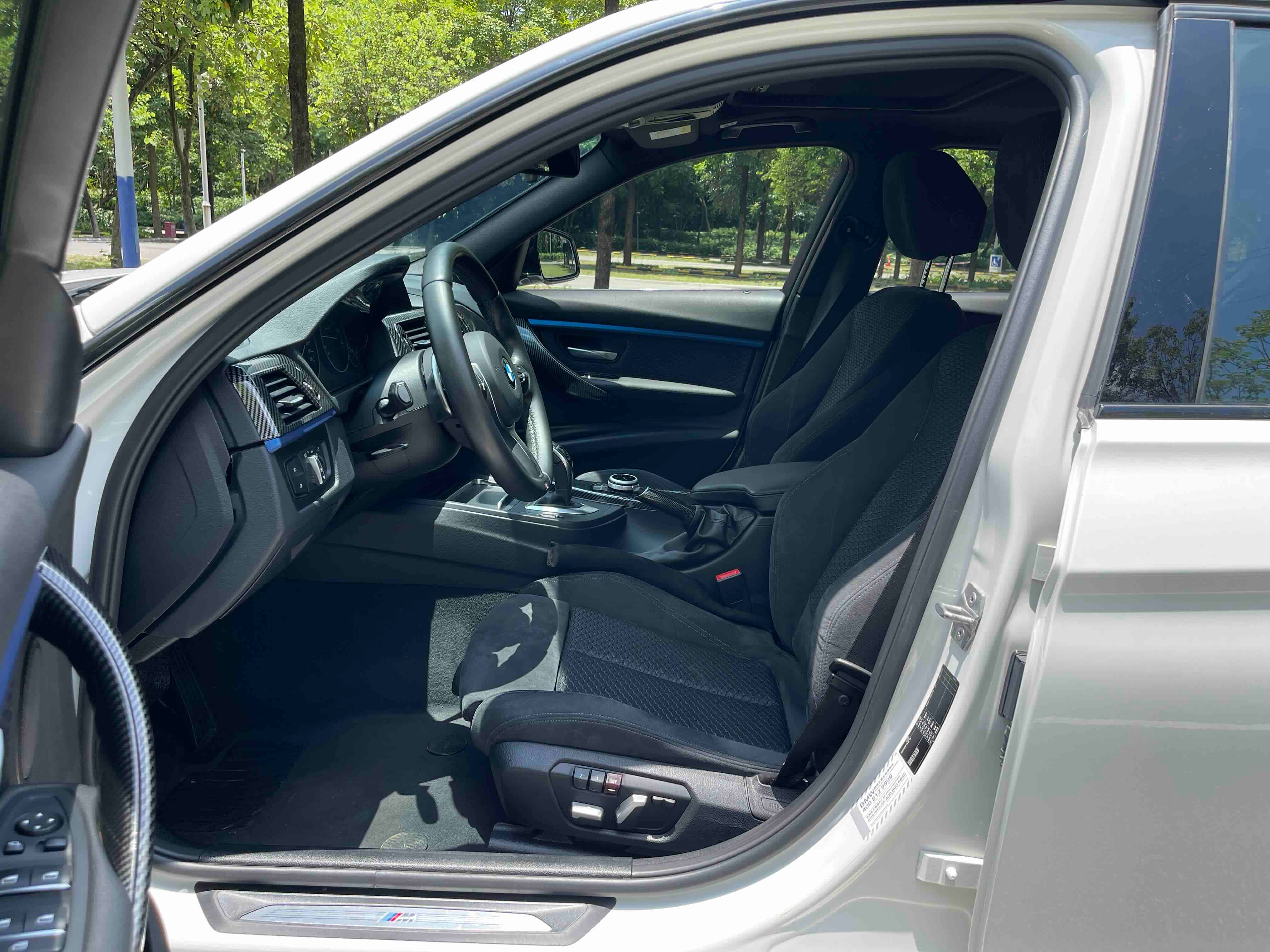 BMW 3 Series 2018 car image #6