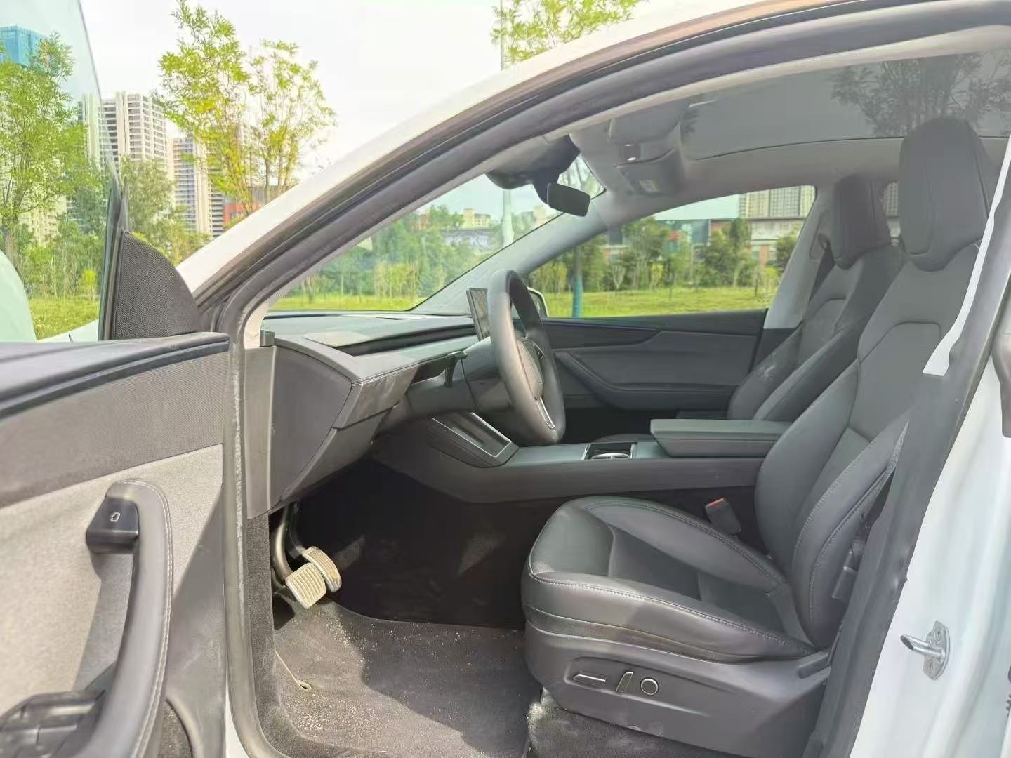 Tesla Model Y 2025 car image #6