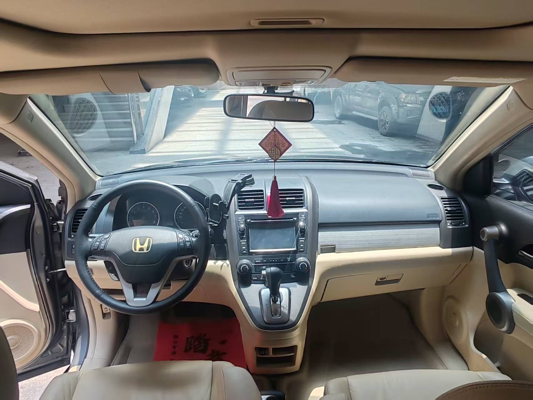 2010 car image #7
