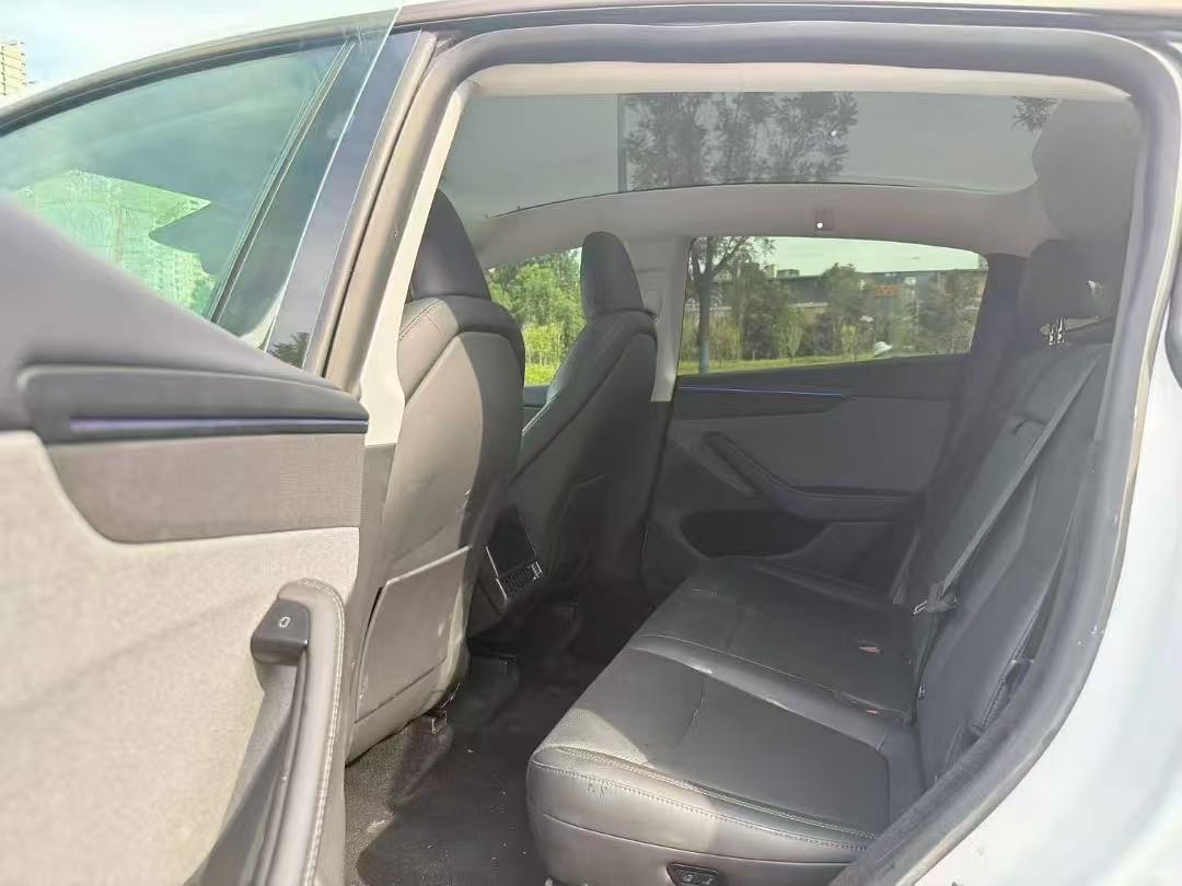 Tesla Model Y 2025 car image #7
