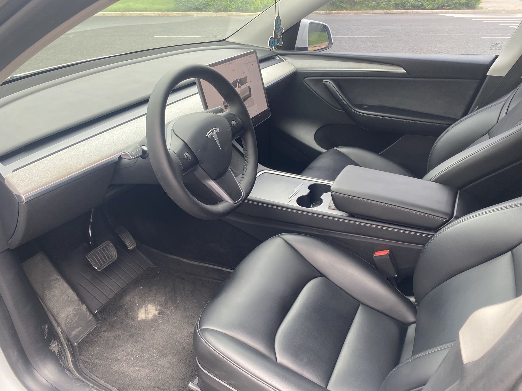 Tesla Model Y 2024 car image #11