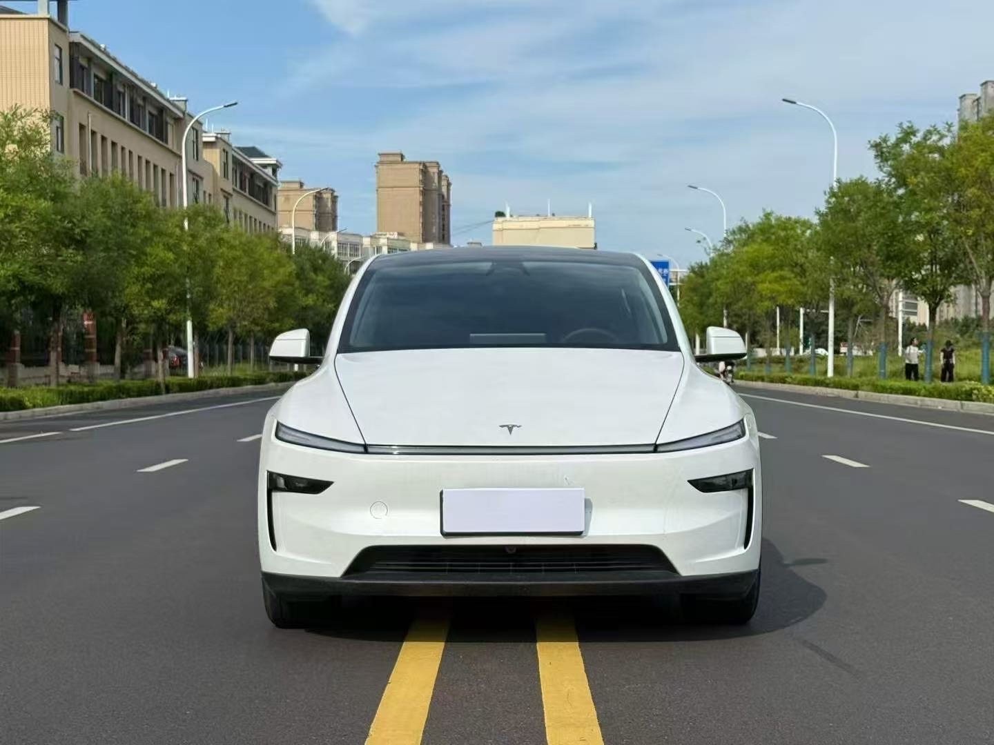 Tesla Model Y 2025 car image #4