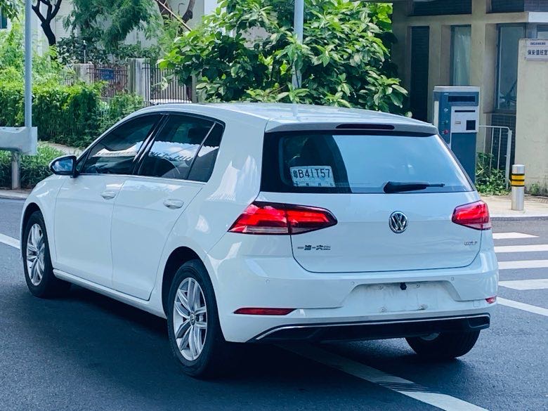 Volkswagen Golf 2018 car image #5