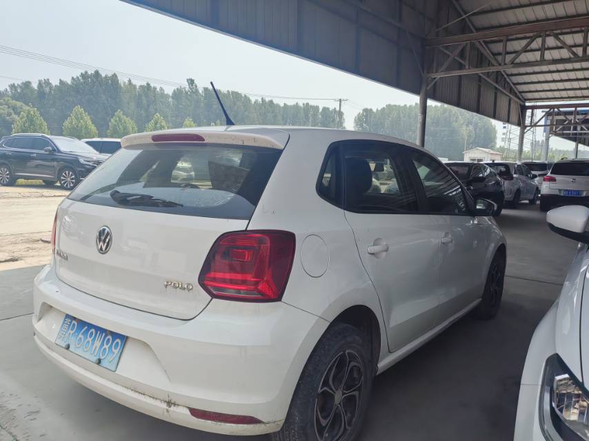Volkswagen Polo 2015 car image #6
