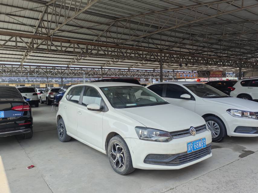 Volkswagen Polo 2015 car image #4