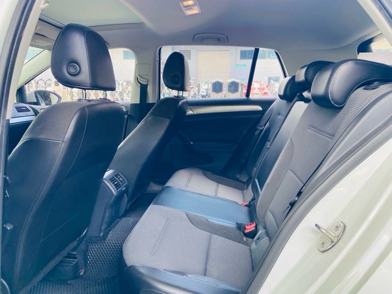 Volkswagen Golf 2018 car image #8