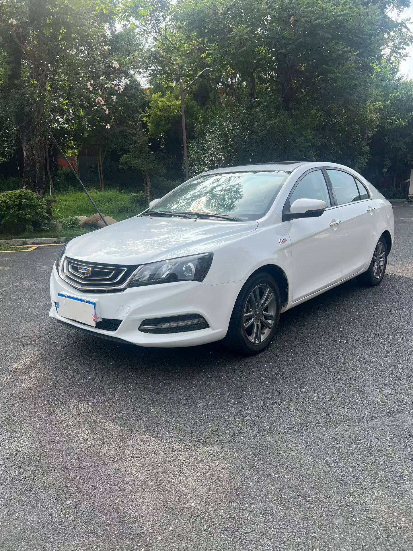 GEELY Emgrand 2016 car image #2
