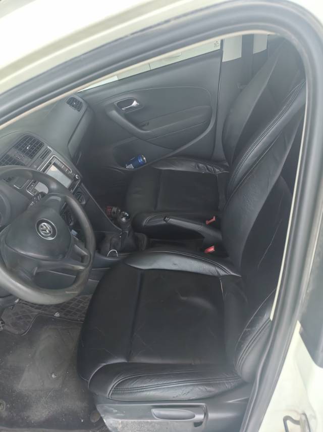 Volkswagen Polo 2015 car image #9
