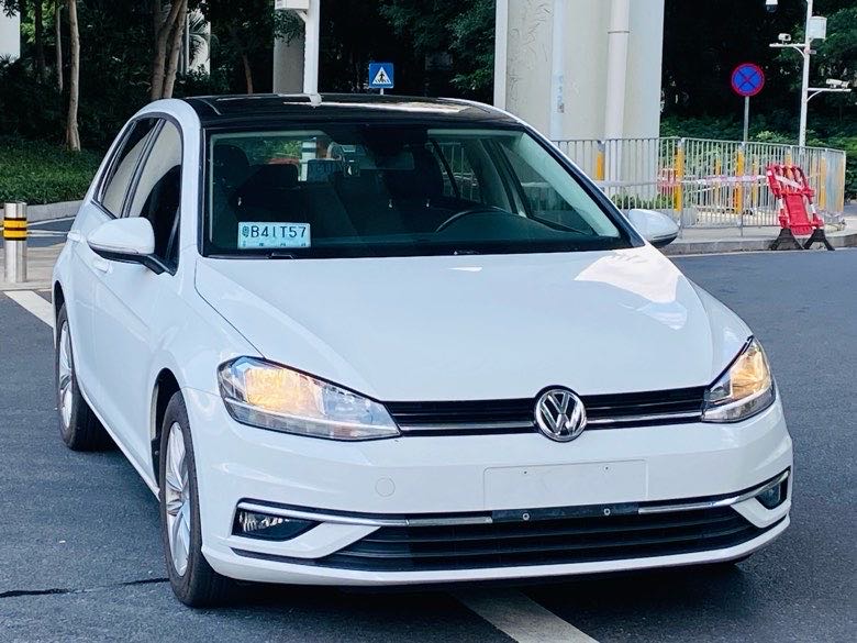 Volkswagen Golf 2018 car image #4