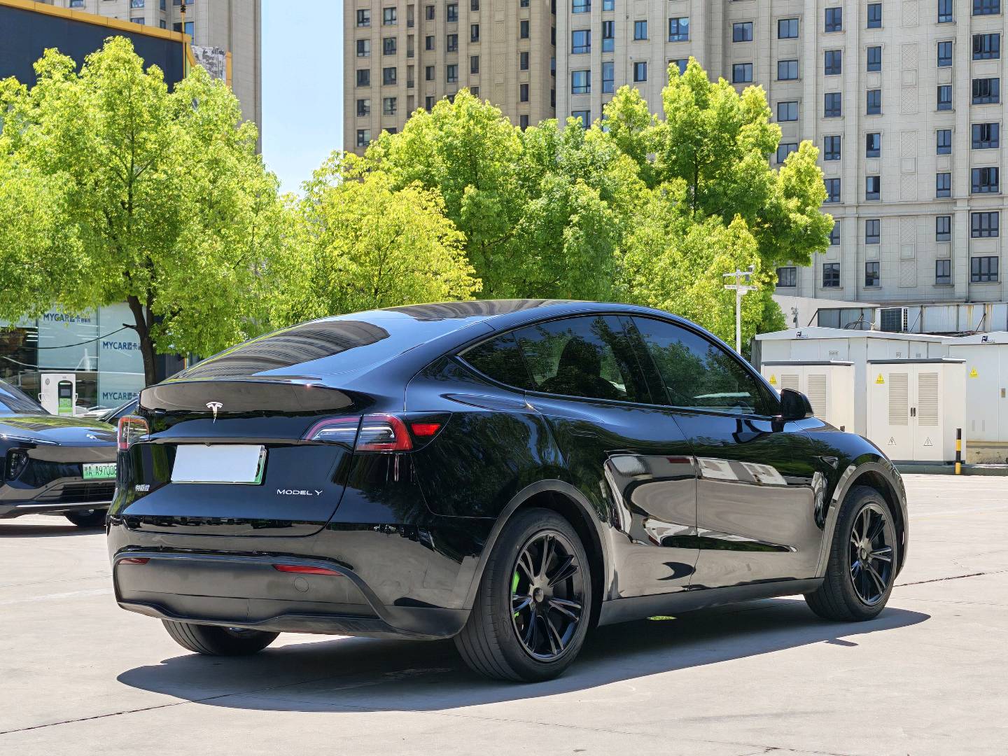 Tesla Model Y 2023 car image #9