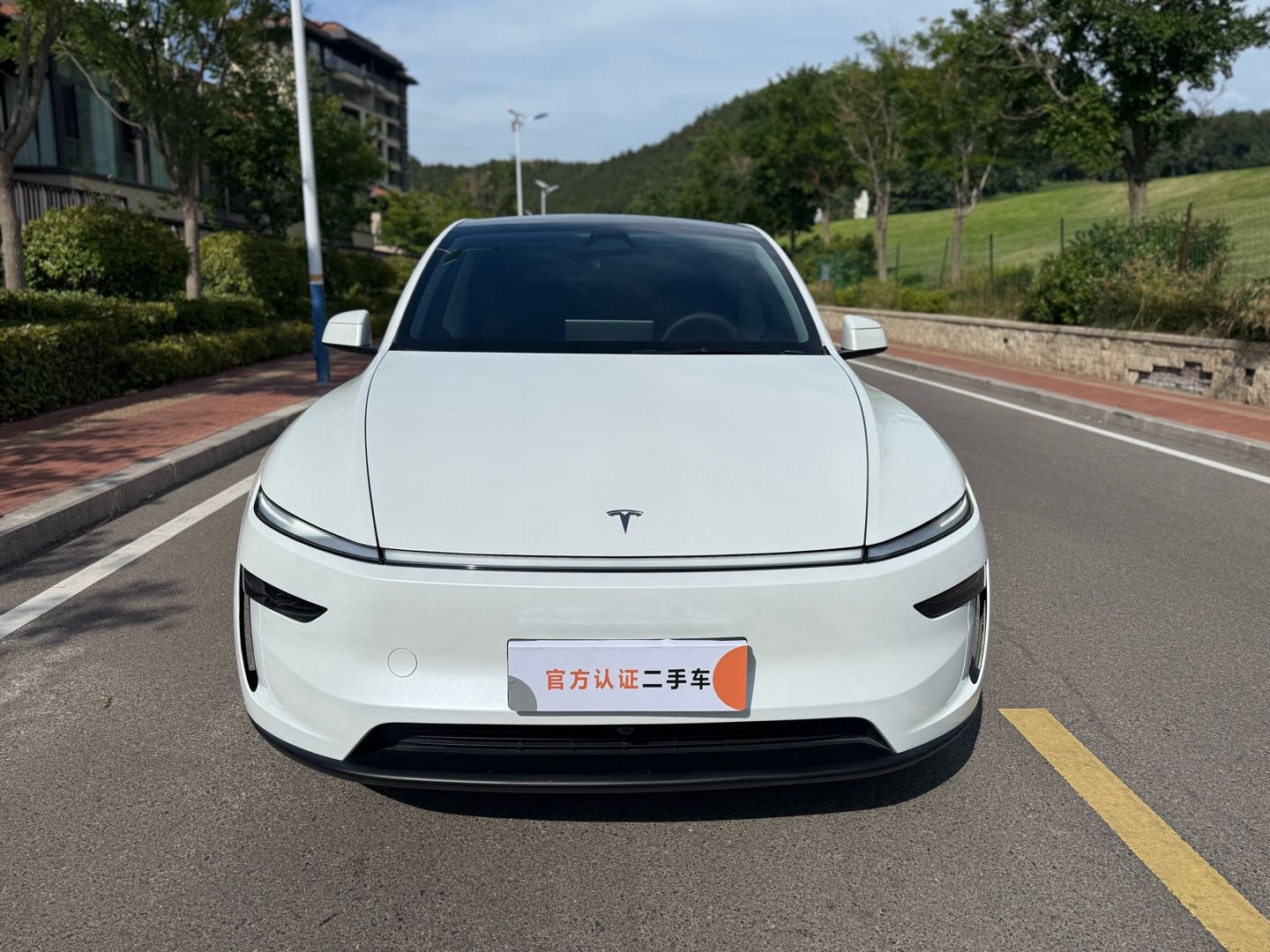 Tesla Model Y 2025 #4 Tesla Model Y 2025 car image #4