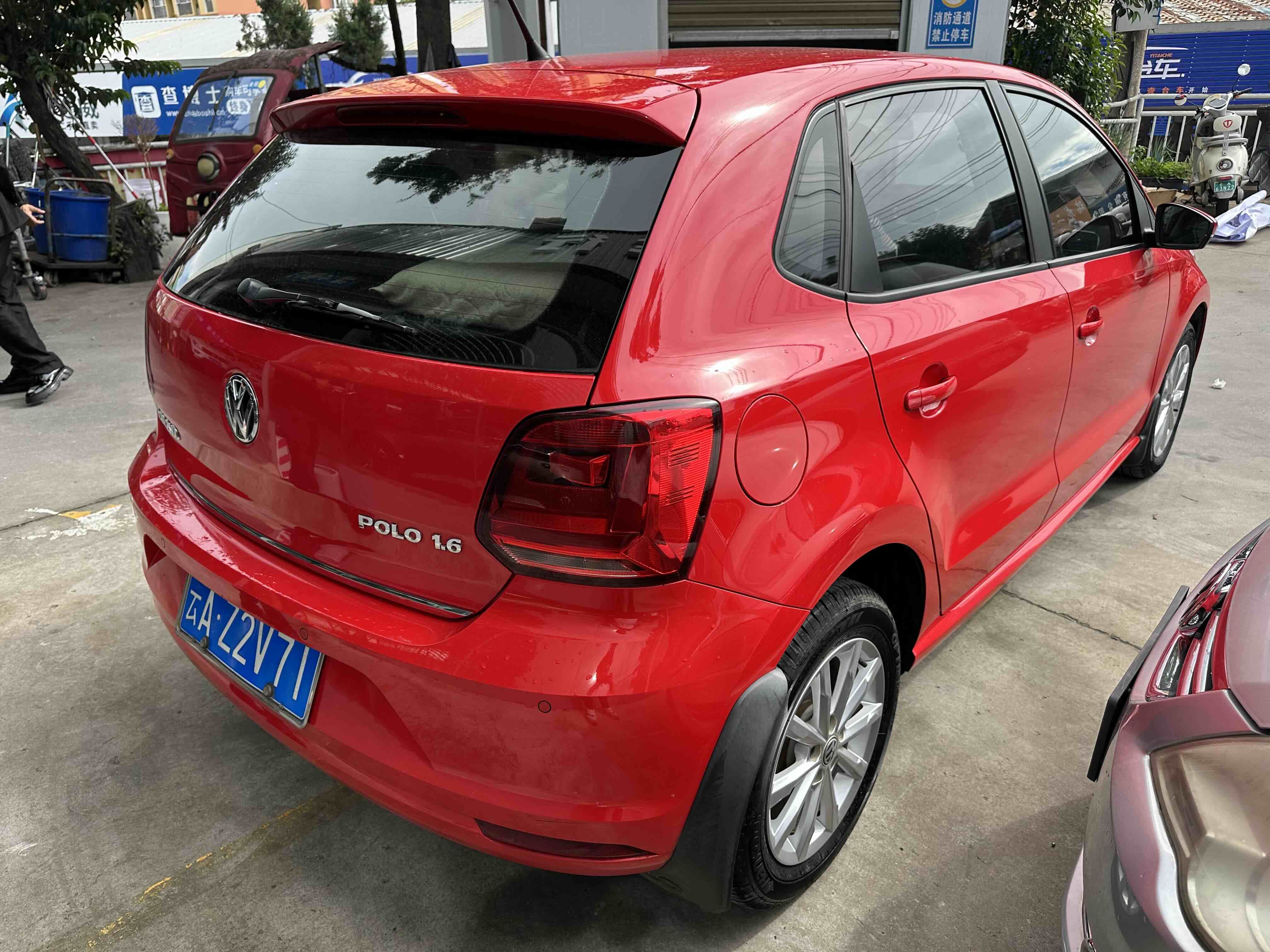 Volkswagen Polo 2015 car image #6