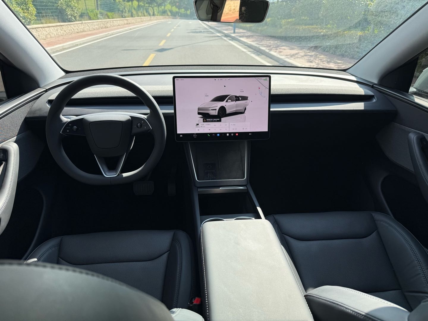 Tesla Model Y 2025 #8 Tesla Model Y 2025 car image #8